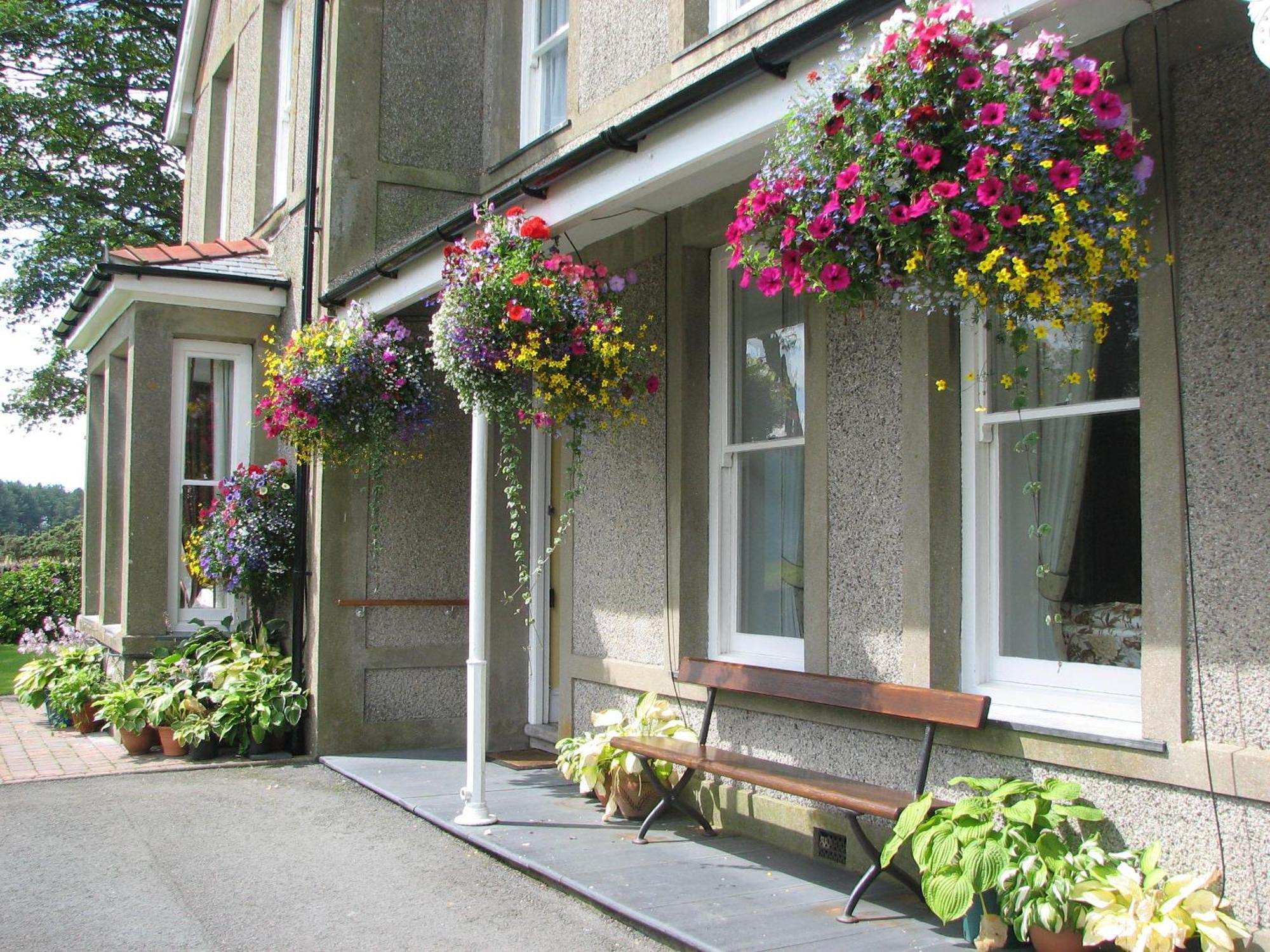 Alojamento de Acomodação e Pequeno-almoço Gwrach Ynys Country 4*